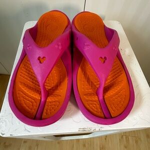 NWOT CROCS Athens Disney Pink Orange flip-flop sandals Ladies Size 9 (Men’s 7)